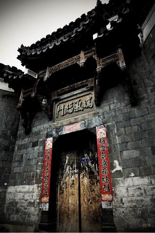 全自动岩石对辊破碎机